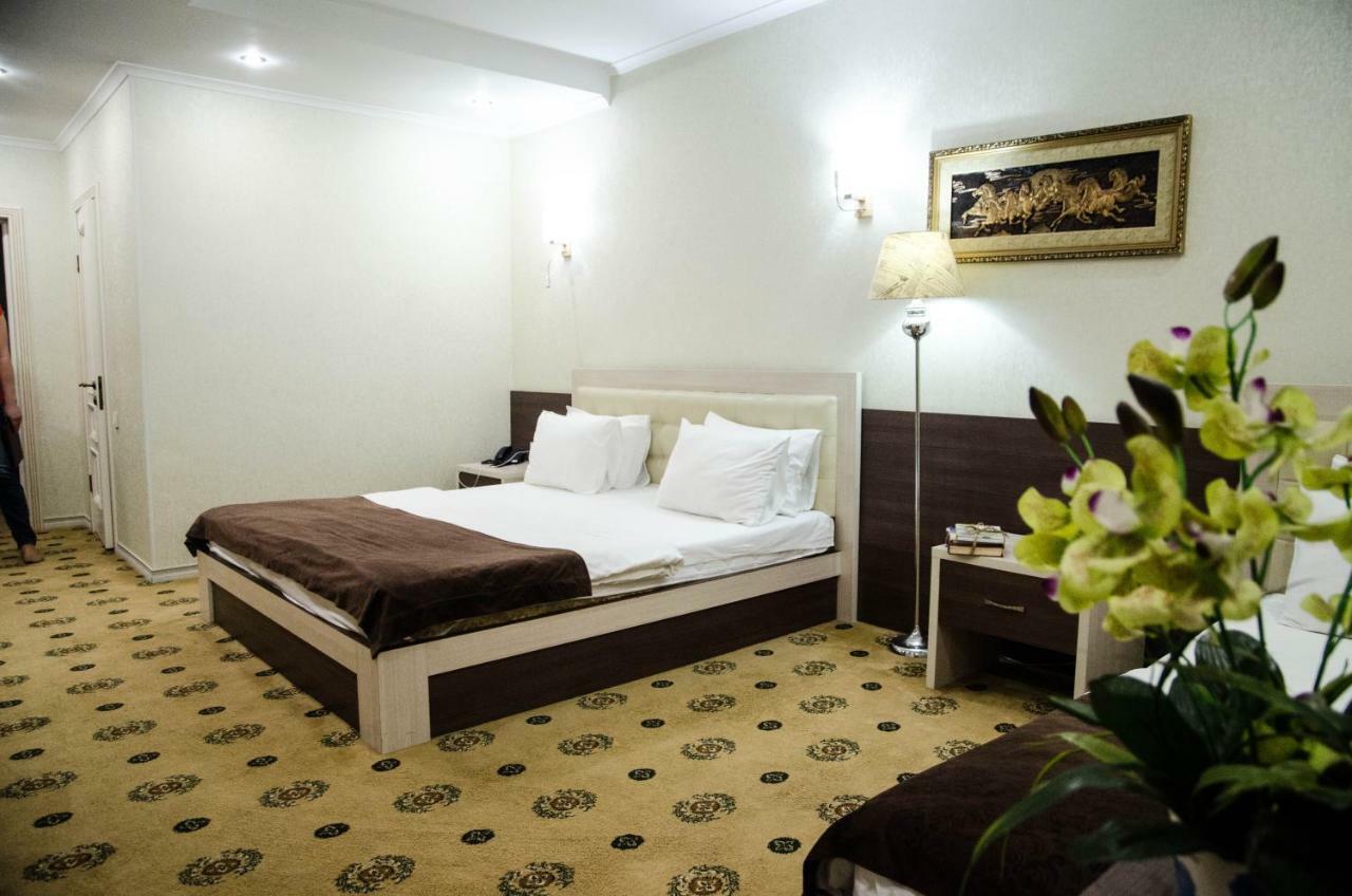 Luxury House Hotel Shymkent Exterior foto